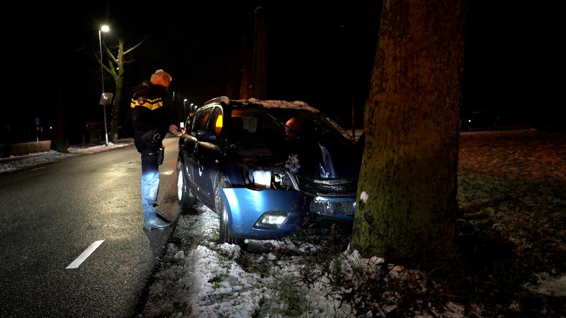 Auto Botst Op Boom In Dongen, Bestuurder Aangehouden