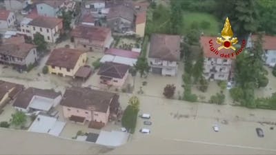 Luchtbeelden tonen hevige overstromingen in Noord-Italië