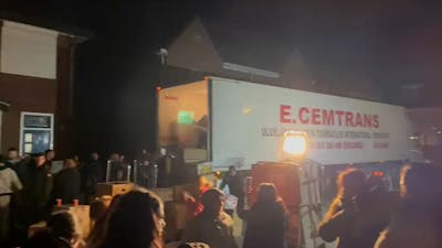 Vrachtwagen vol hulpgoederen onderweg vanuit Enschede