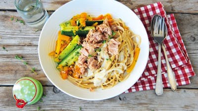 Spaghetti met paprikasaus, courgette en tonijn van Mathijs