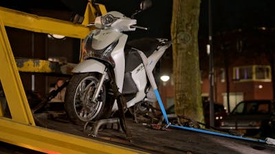 Scooterrijder getaserd door politie na vluchtpoging