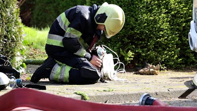 Brandweer reanimeert kat na Friese woningbrand