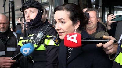 Halsema spreekt met protesterende sekswerkers in Amsterdam