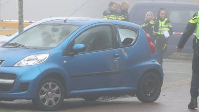 Schade aan een auto na een ontploffing in Den Bosch