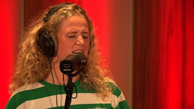 Lynn van de Polder - 'I Say A Little Prayer' live @ Qmusic