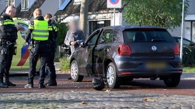 Scooterrijder botst op auto in Middelburg