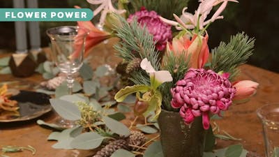 Zó creëer je een feestelijk gedekte eettafel met bloemen