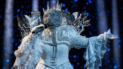 Koningin Wint 'The Masked Singer': Herbeleef Hier De Finale Én Wie Er  Achter De Maskers Zat | Tv | Hln.Be