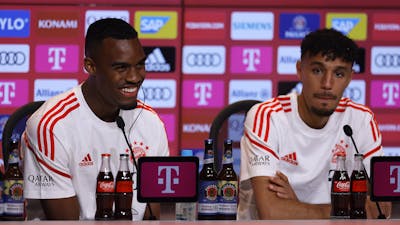 Mazraoui en Gravenberch gepresenteerd bij Bayern München