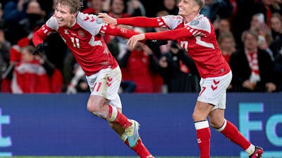Højlund zet Denemarken op voorsprong met fraaie treffer