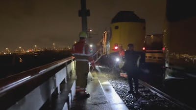 Passagier filmt hoe zij bij Gouda urenlang vastzit in trein