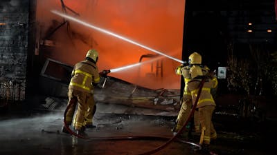 Uitslaande brand legt schuur in Oene volledig in as