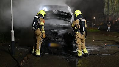 Bestelbus brandt deels uit aan Uitoord in Breda