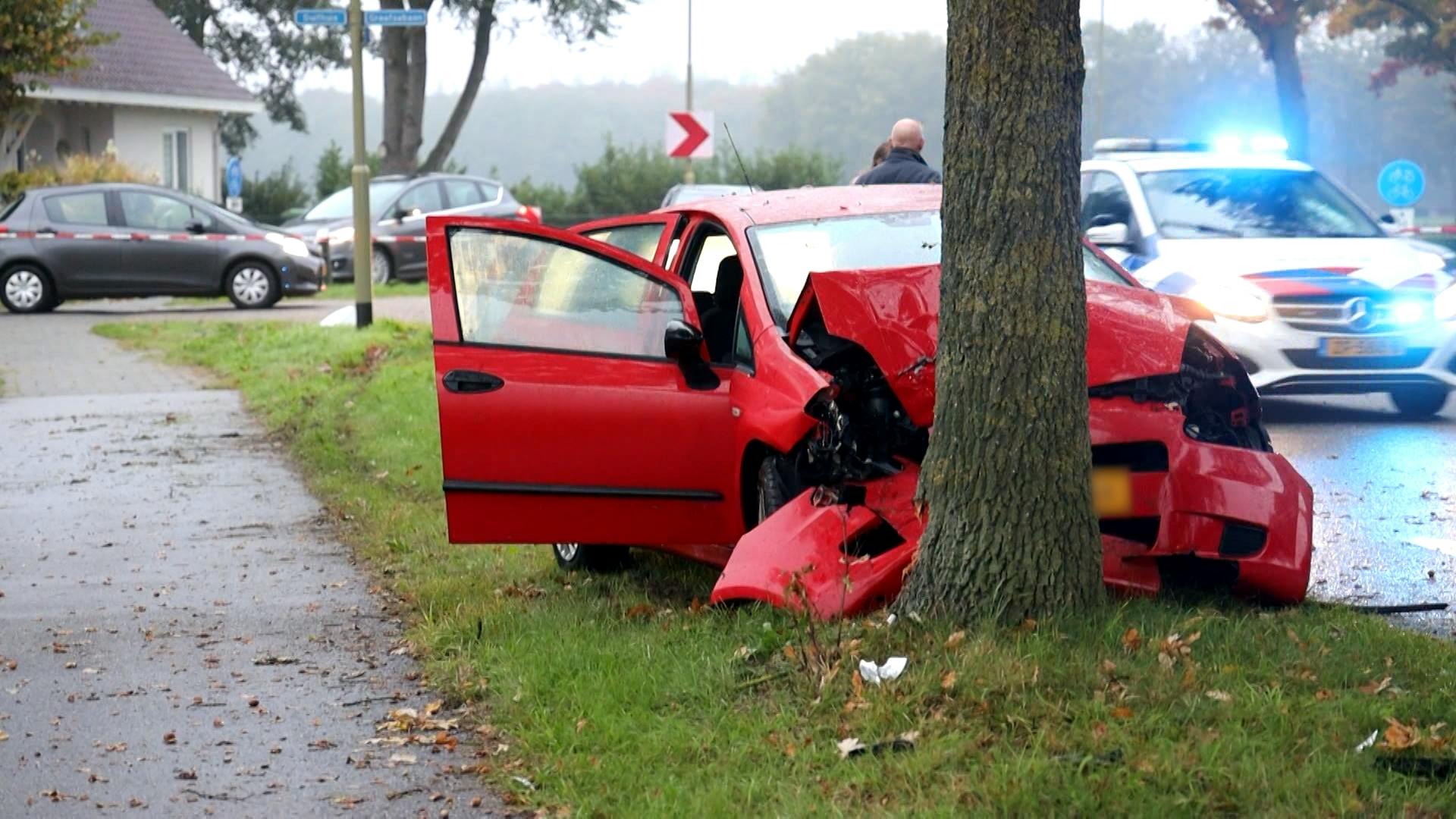 Bestuurder Gewond Na Botsing Tegen Boom In Zeeland