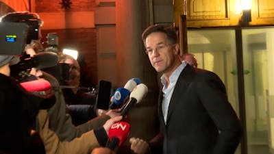 Rutte houdt vol na vier uur kabinetsoverleg: 'Goede sfeer'