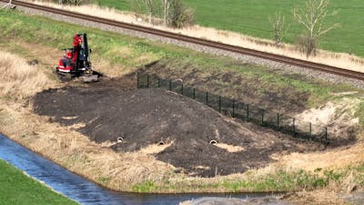 ProRail bouwt kunstburcht voor dassen langs Fries spoor