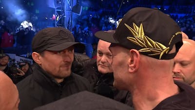 Tyson Fury vernedert Oleksandr Oesyk voor 60.000 fans