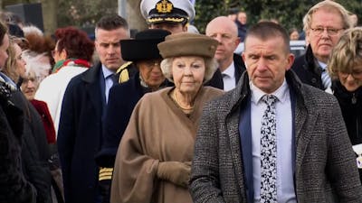Prinses Beatrix herdenkt Watersnoodramp in Oude-Tonge