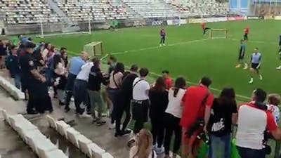 Kroatische aanvaller in aanvaring met fans op training