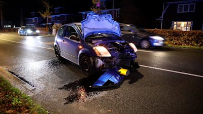 Automobiliste richt ravage aan op Arnhemseweg in Apeldoorn