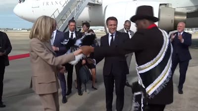 Muzikanten in VS proberen Macron aan het dansen te krijgen