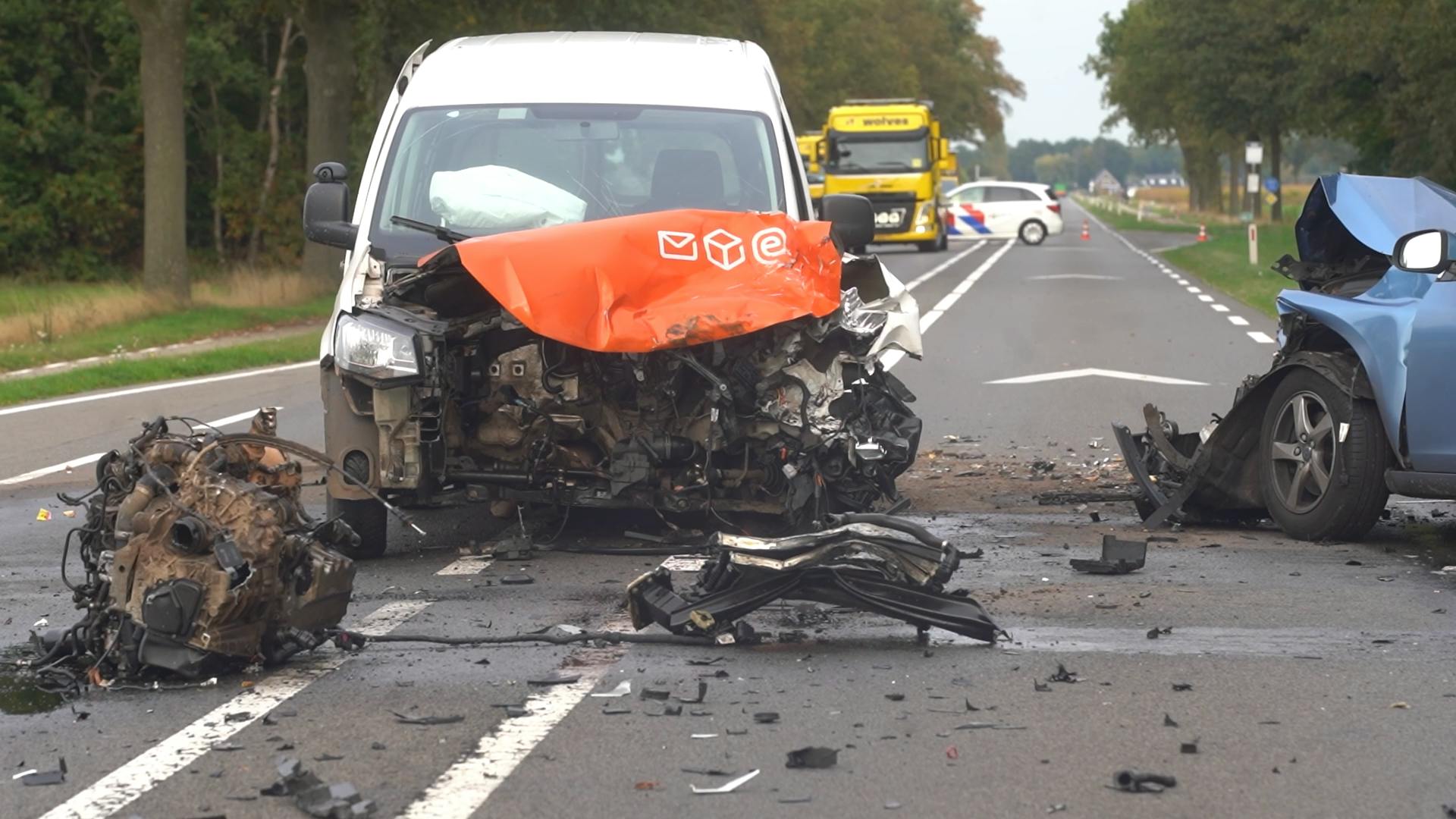 Motorblok Vliegt Uit Post NL-busje Bij Zwaar Ongeluk N348