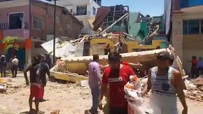 Beelden tonen grote ravage na aardbeving in Ecuador
