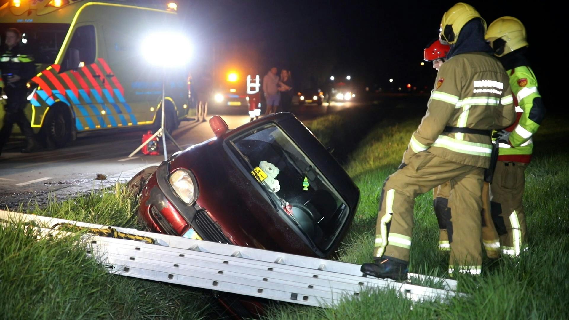 Auto Belandt In Sloot Na Aanrijding Ree In Loenen