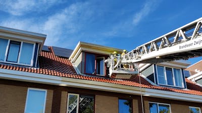 Zolderbrand in woning in Ambacht onder controle
