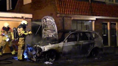 Opnieuw autobrand in Glanerbrug, voertuig volledig verwoest