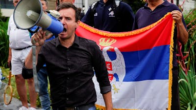 Protesten buiten hotel Djokovic: 'Free Novax'