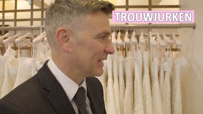 Viggo Waas gaat een trouwjurk shoppen