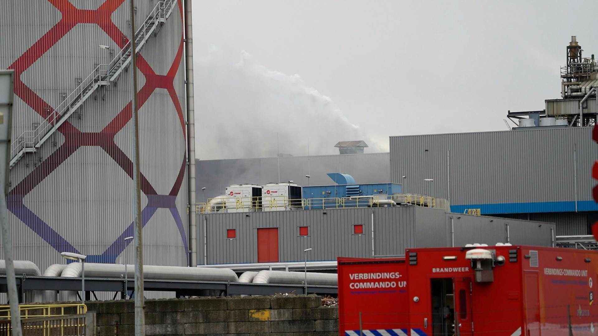 Brandweer Na 24 Uur Nog Bezig Met Lastige Brand In De Botlek