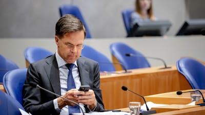Adviesgroep geeft Rutte trap na: 'Sms'jes nooit verwijderen'