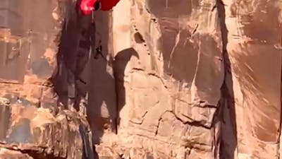 Basejumper in VS botst tegen bergwand na mislukte sprong