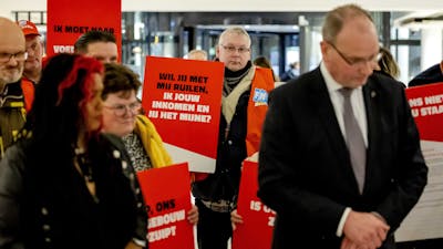 FNV houdt vakbondsactie in bijzijn in stadhuis Apeldoorn