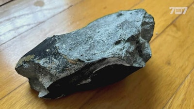 France: une voiture aurait été transpercée par une météorite