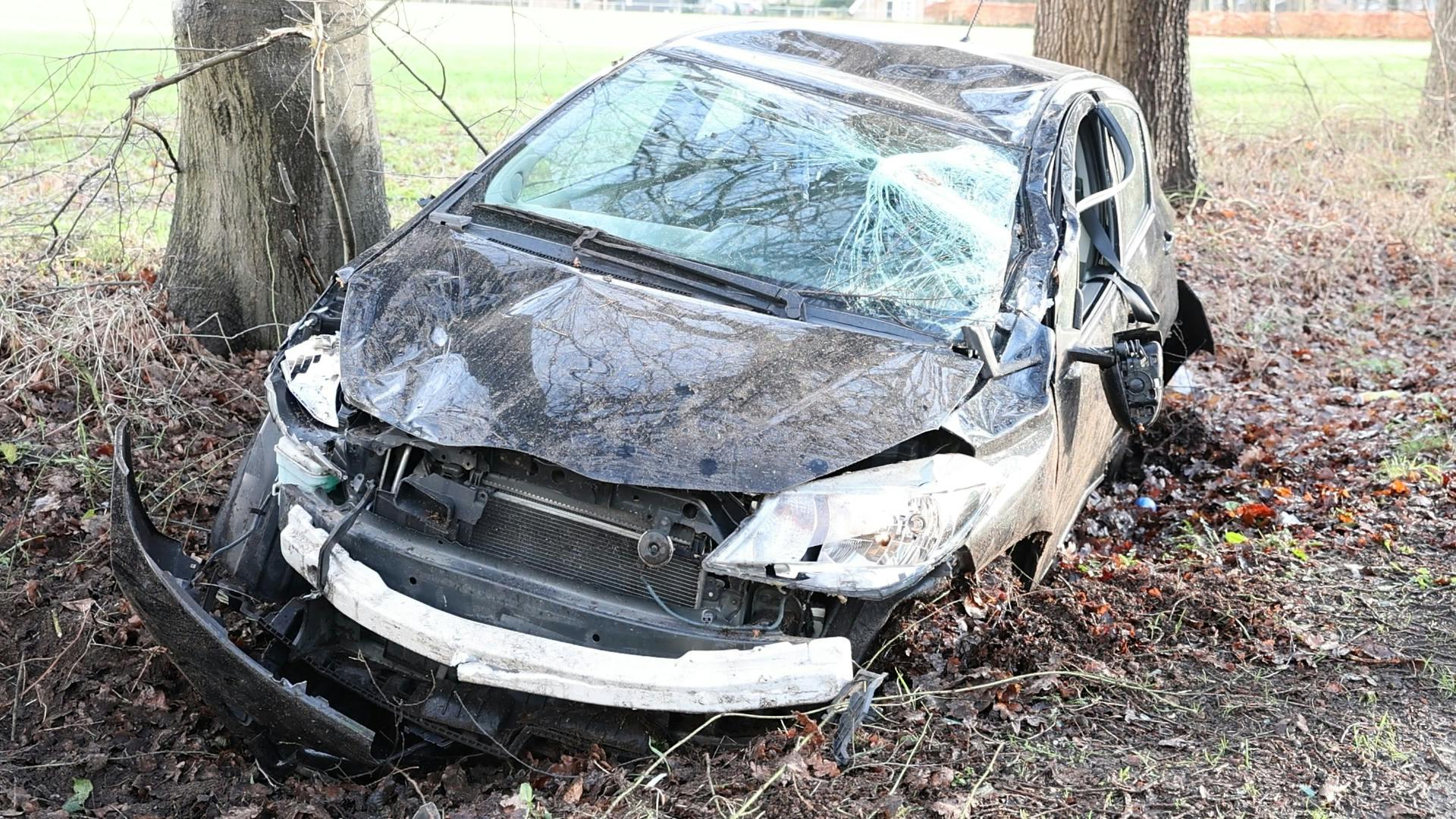 Automobilist Raakt Gewond Nadat Hij Met Auto In Sloot Beland