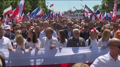 Honderdduizenden mensen lopen antiregeringsmars in Polen