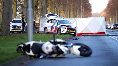 Motorrijder overleden na aanrijding met politieauto