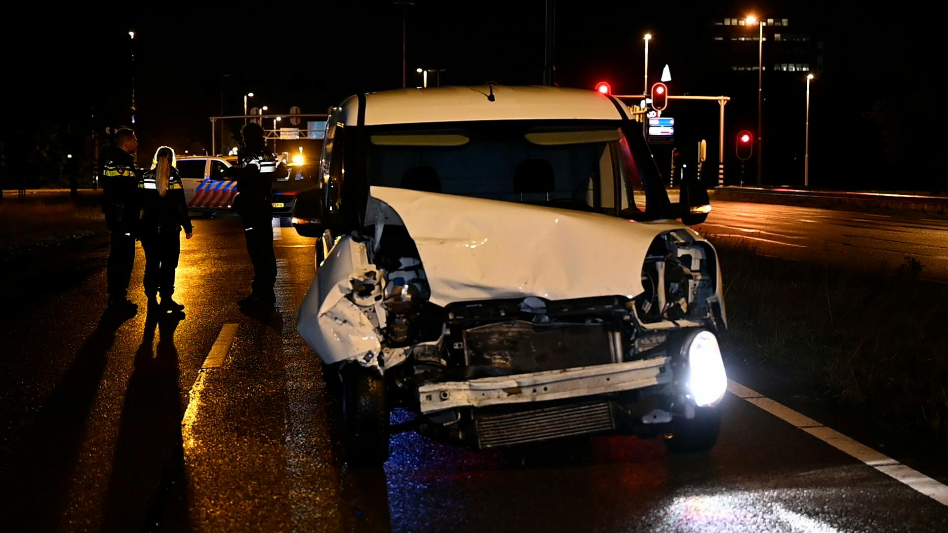 Bestuurder Botst Op Voorganger Bij Stoplicht In Tilburg