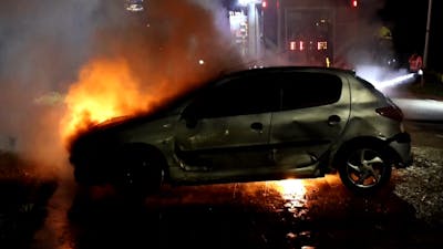 Auto brandt vrijwel volledig uit in Sprang-Capelle
