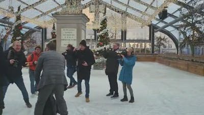 Bart de Wever opent de schaatspiste in Antwerpen
