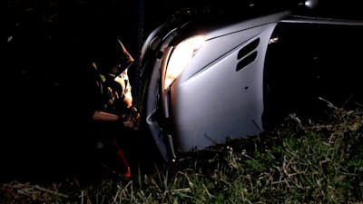 Dronken automobilist belandt met auto in sloot langs A59