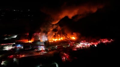 Treinontsporing zorgt voor enorme brand in Ohio