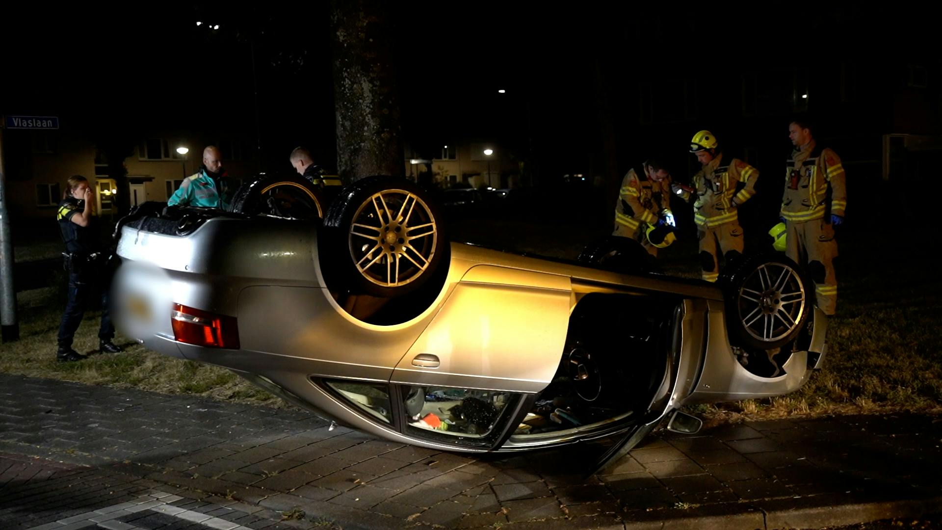 Auto Belandt Op De Kop Na Botsing In Woonwijk Zevenaar