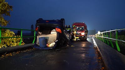 Zoektocht naar automobilist na crash in Oud-Gastel