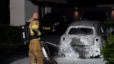 Mogelijk brandstichting bij intense autobrand in Duiven