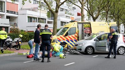 Fietsster gewond bij aanrijding bij winkelcentrum in Breda