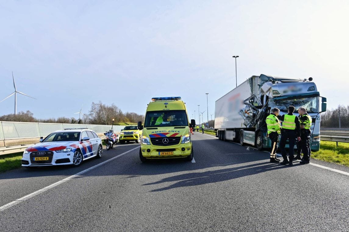 Ongeluk Met Twee Vrachtwagens Op A16